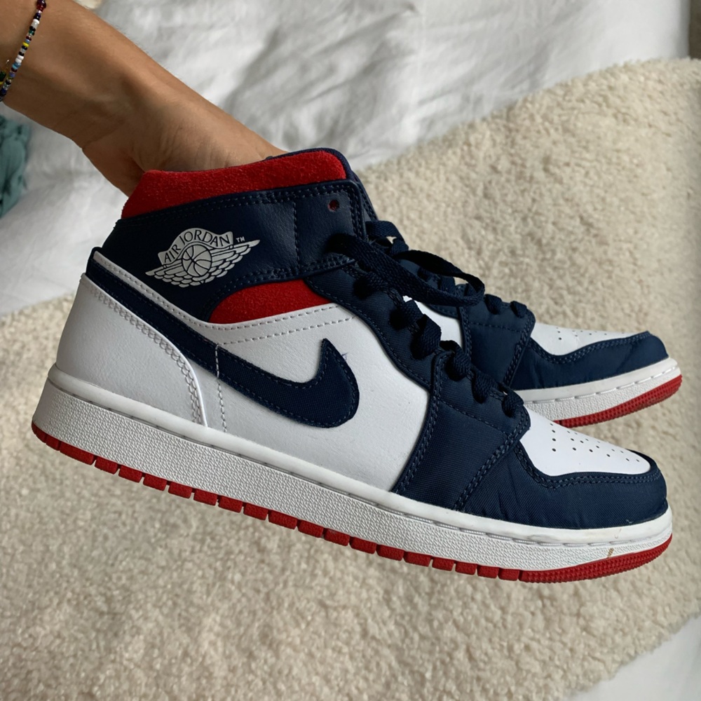 Nike Dunk Mid